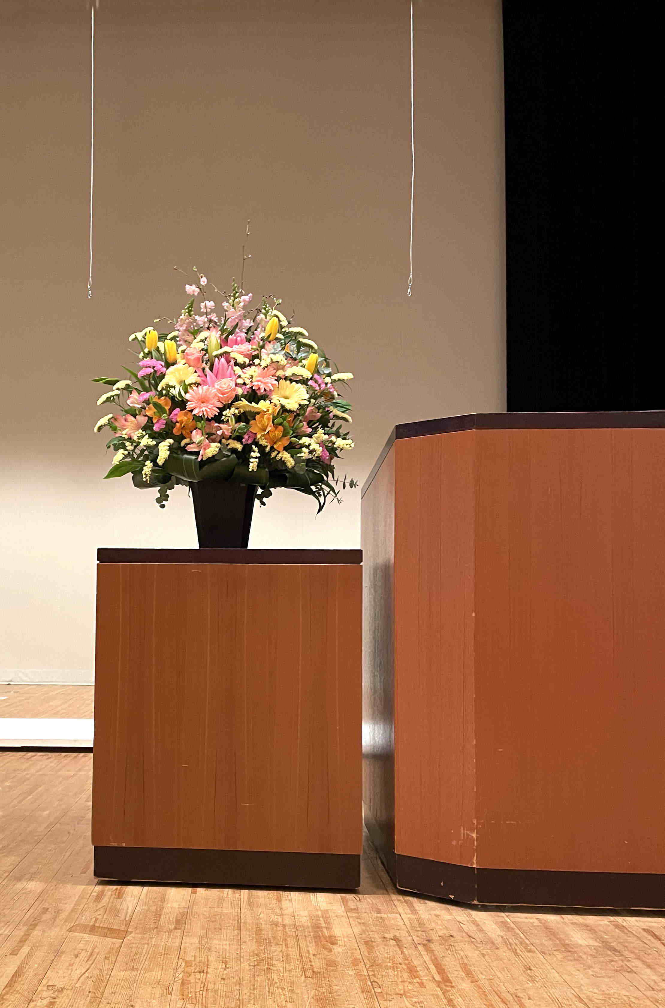 演台花